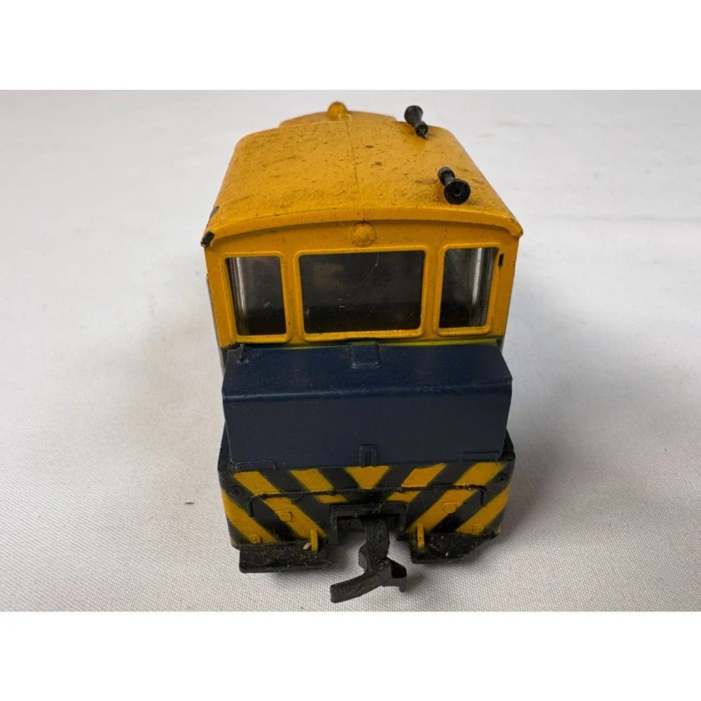 Santa Fe ATSF Switcher Diesel Locomotive 332 HO Scale Railroad Engine Untested
